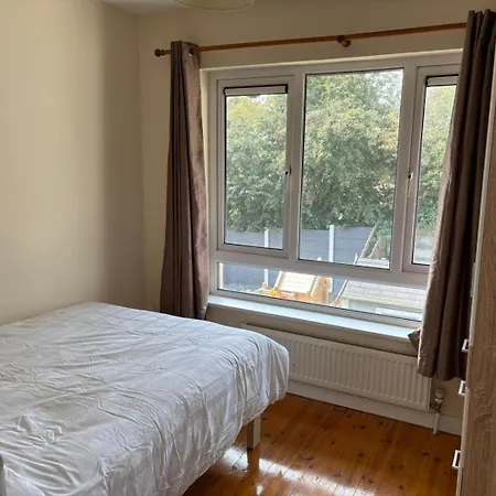 3 Bedroom Home, Walk To Town An Cóbh