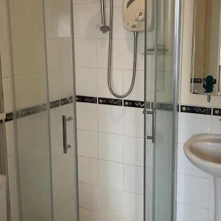 Appartamento 3 Bedroom Home, Walk To Town An Cóbh