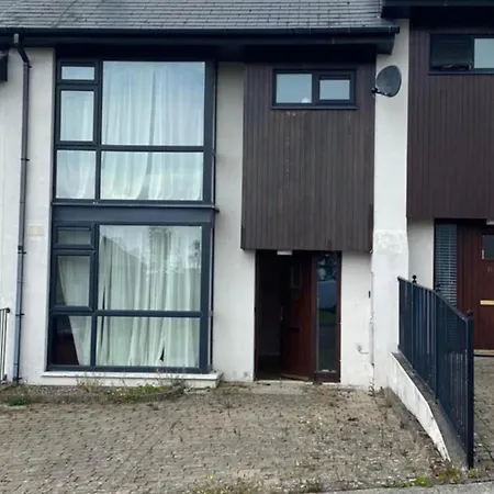 3 Bedroom Home, Walk To Town