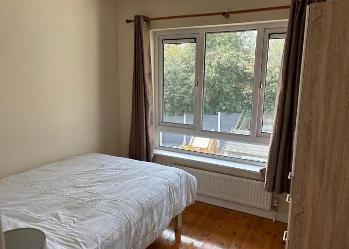 3 Bedroom Home, Walk To Town An Cóbh