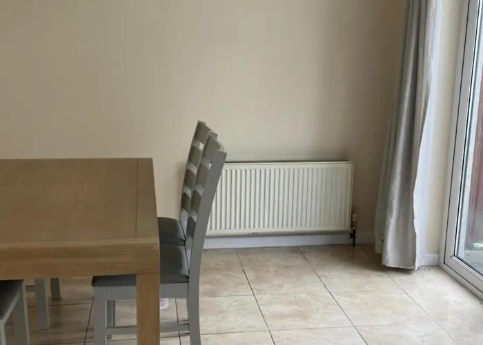 3 Bedroom Home, Walk To Town *